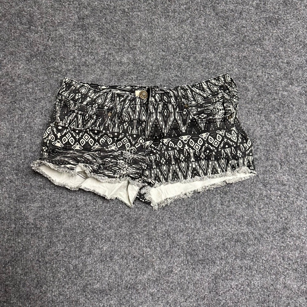 Bullhead Denim Co Shorts Womens Size 5 Black White Tribal Print Low Rise Frayed